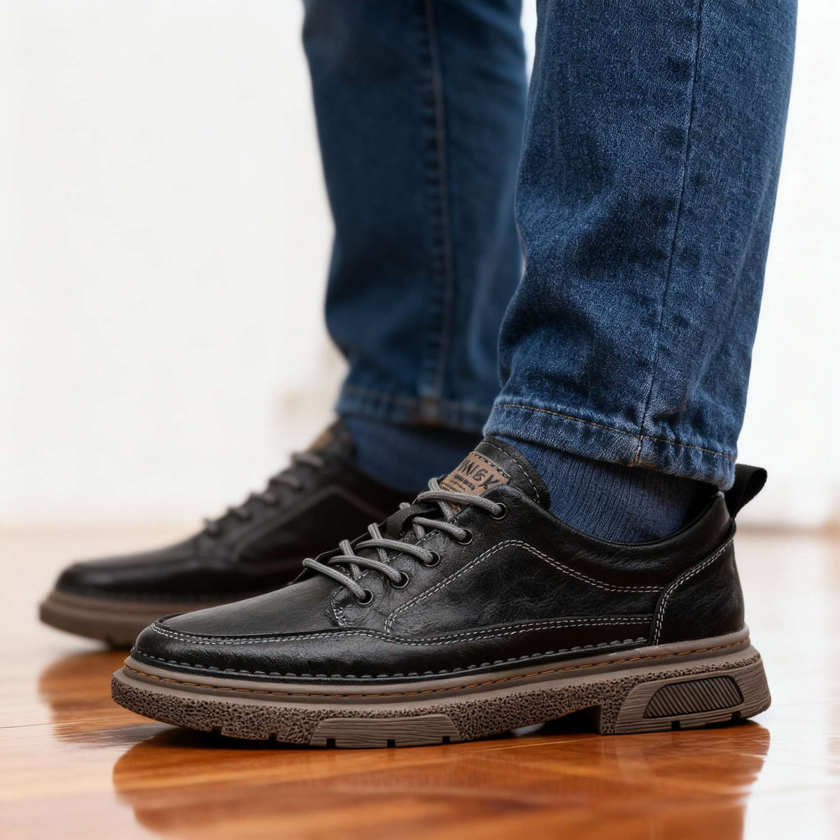 Men's Leather Trainers Cushioned Footbed
