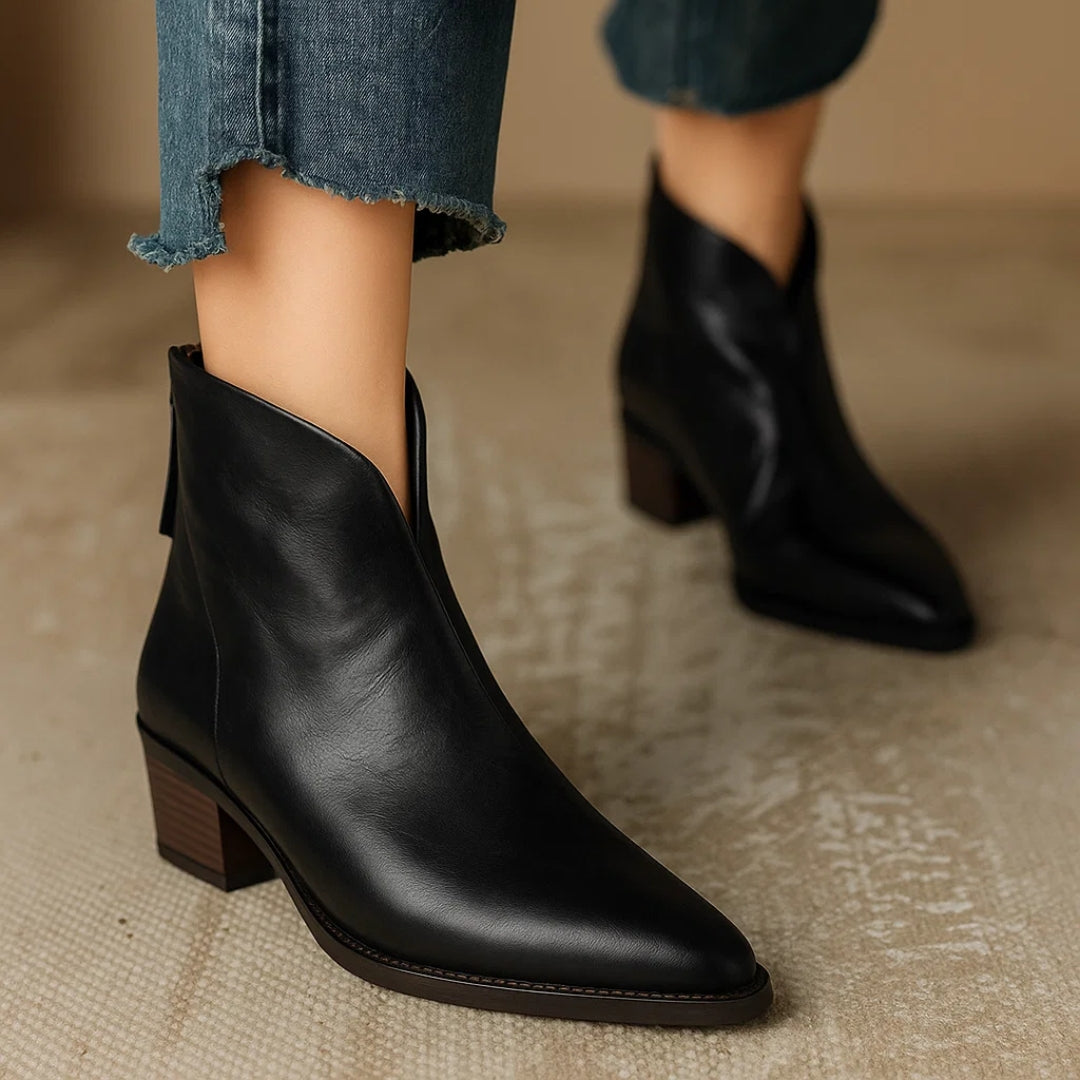 Women's ankle boots in soft leather with cushioned insole - Black