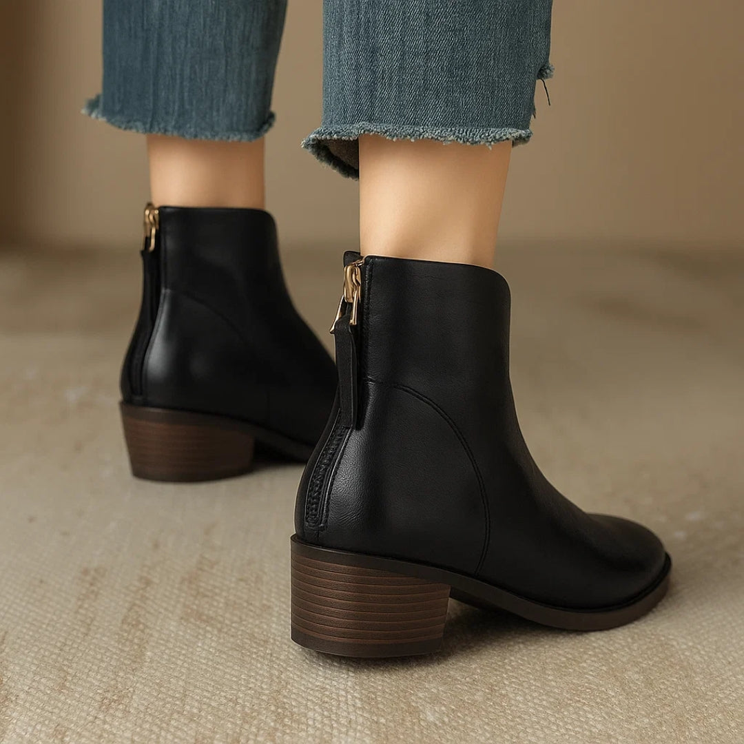 Women's ankle boots in soft leather with cushioned insole