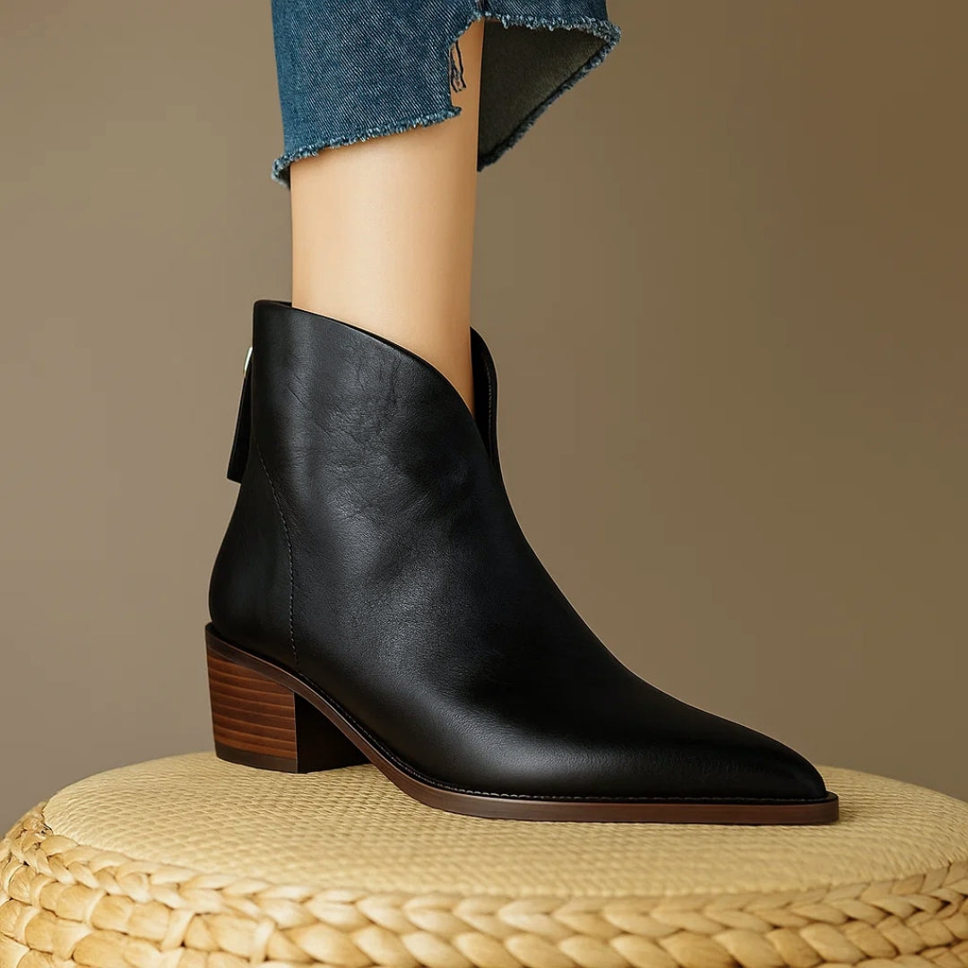 Women's ankle boots in soft leather with cushioned insole