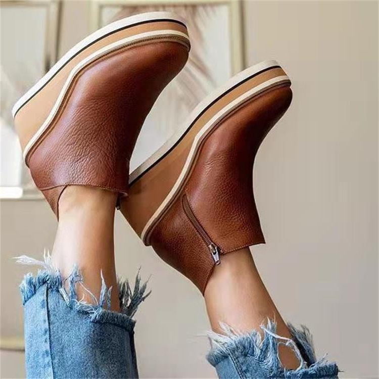 Women's platform ankle boots with chunky sole and side cutout